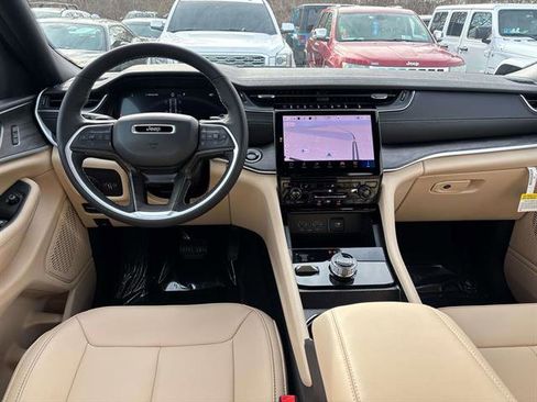 New 2025 Jeep Grand Cherokee Limited image 8