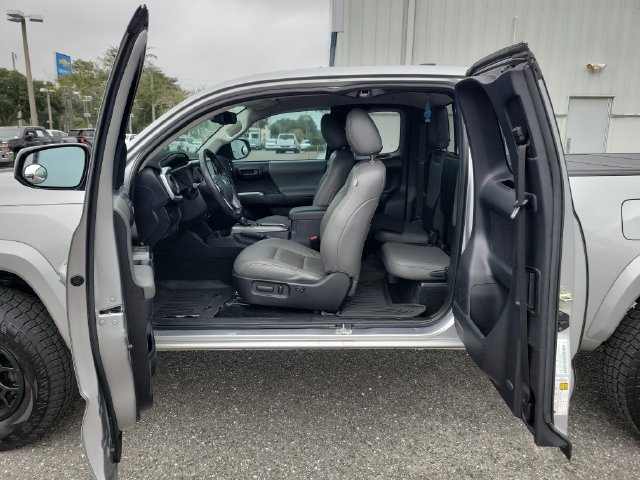 Used 2020 Toyota Tacoma SR5 RWD image 23