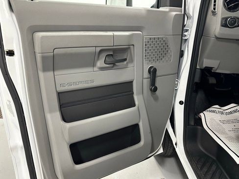 Used 2024 Ford E-350 and Econoline 350 Super Duty image 8