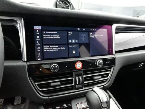 Certified 2025 Porsche Macan AWD/4WD image 10