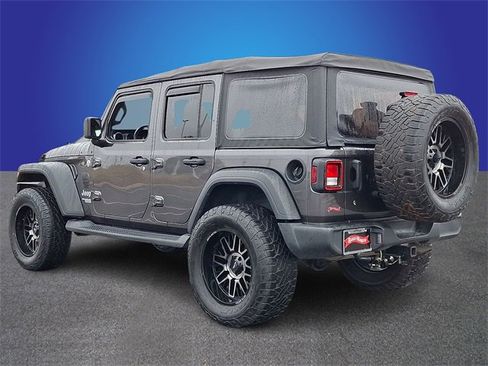 Used 2018 Jeep Wrangler Unlimited Sport image 6