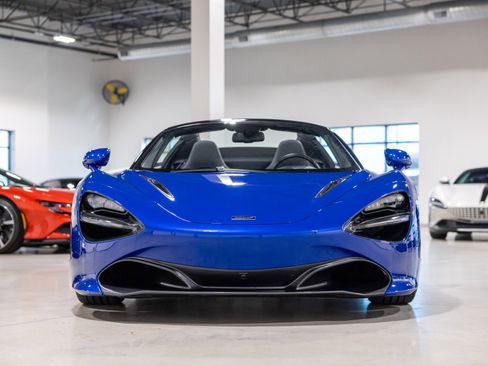 Used 2022 McLaren 720S Spider image 2