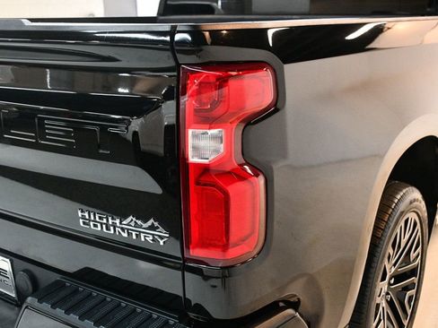 Used 2019 Chevrolet Silverado 1500 High Country w/ High Country Premium Package image 15