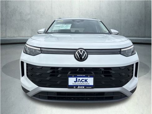 New 2026 Volkswagen Tiguan SE image 8