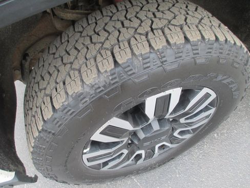 Used 2020 GMC Sierra 2500 AT4 w/ AT4 Premium Package image 11