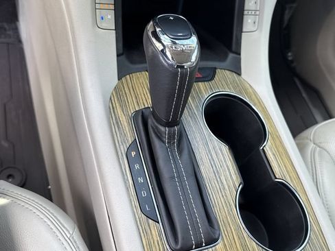 Used 2019 GMC Acadia Denali w/ Technology Package FWD image 34