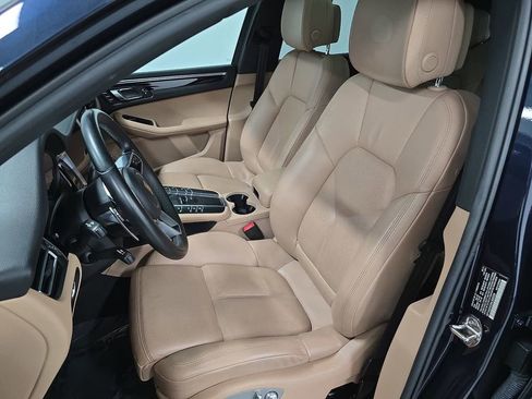 Certified 2021 Porsche Macan AWD/4WD image 5