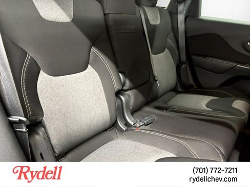 Used 2014 Jeep Cherokee Latitude w/ Comfort/Convenience Group AWD/4WD image 17