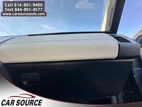 Used 2025 Land Rover Discovery Dynamic SE AWD/4WD image 28