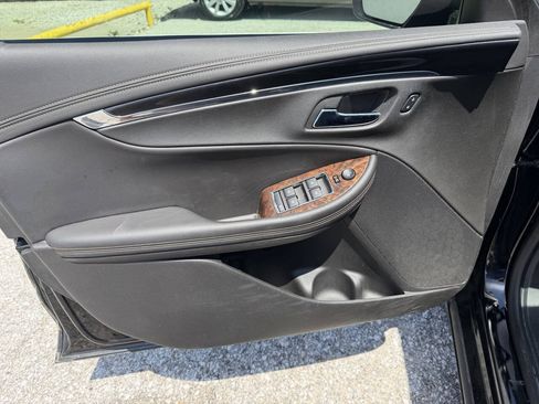 Used 2014 Chevrolet Impala LT w/ Convenience Package FWD image 13