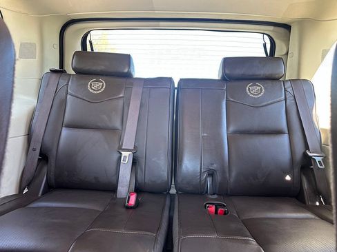Used 2014 Cadillac Escalade Platinum AWD/4WD image 24