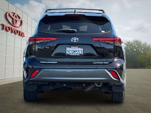 Used 2022 Toyota Highlander Limited AWD/4WD image 4
