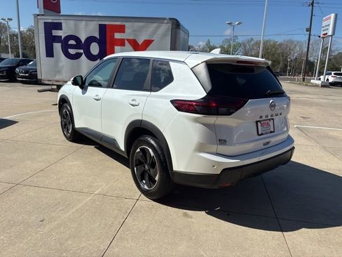 Used 2025 Nissan Rogue SV image 5