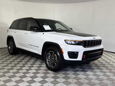 Used 2022 Jeep Grand Cherokee Trailhawk w/ Luxury Tech Group III image 2