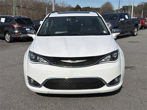 Used 2020 Chrysler Pacifica Limited image 2