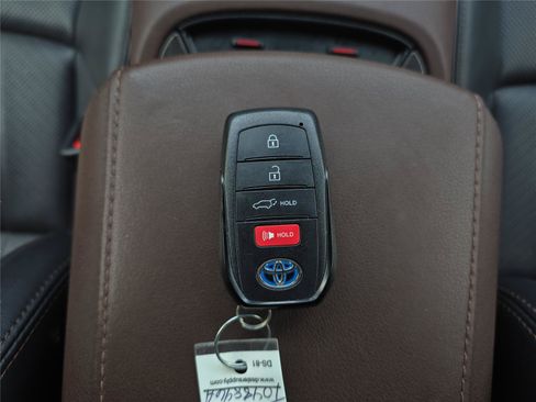 Used 2021 Toyota Venza Limited AWD/4WD image 27