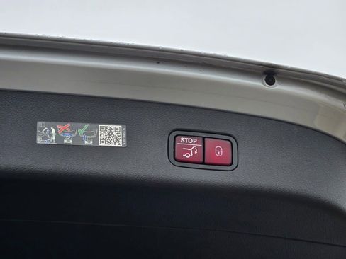 Used 2023 Mercedes-Benz GLC 300 4MATIC image 16