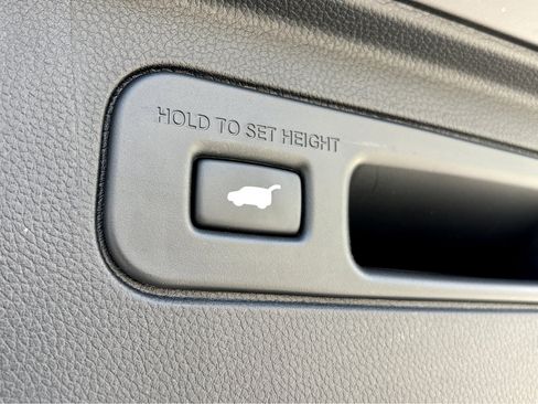 Used 2025 Honda Pilot TrailSport image 30
