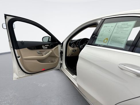 Used 2019 Mercedes-Benz C 300 4MATIC Sedan image 9