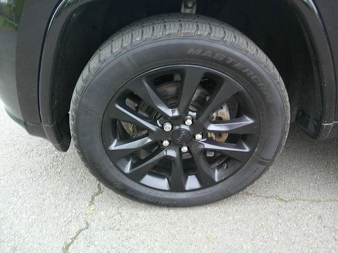 Used 2019 Jeep Grand Cherokee Altitude AWD/4WD image 9