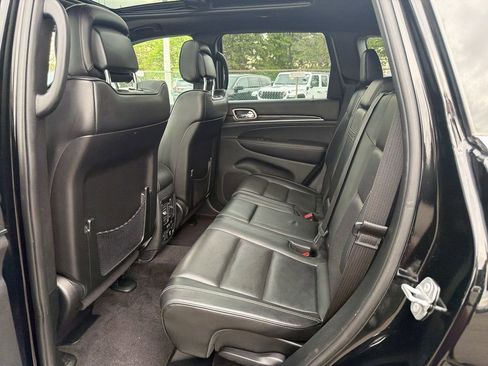 Used 2017 Jeep Grand Cherokee Overland w/ Jeep Active Safety Group AWD/4WD image 13