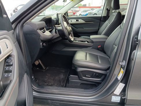 Used 2025 Ford Explorer Active w/ Active Comfort Package AWD/4WD image 28