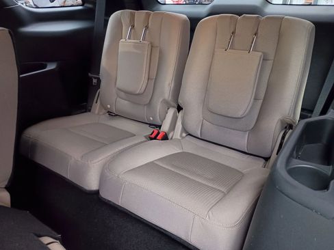 Used 2019 Ford Explorer XLT w/ Equipment Group 201A AWD/4WD image 16
