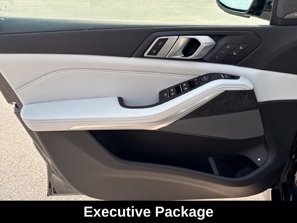 Used 2023 BMW X5 xDrive45e w/ Executive Package AWD/4WD image 14