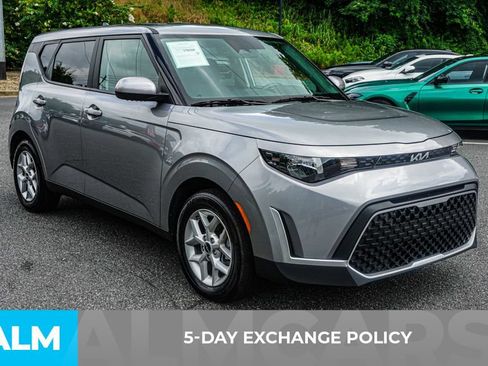 Used 2025 Kia Soul LX w/ LX Technology Package FWD image 3