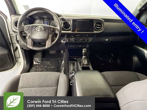 Used 2017 Toyota Tacoma TRD Off-Road w/ Premium & Technology Package AWD/4WD image 7