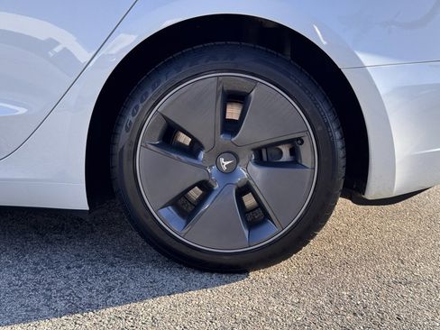 Used 2023 Tesla Model 3 Standard Range image 15