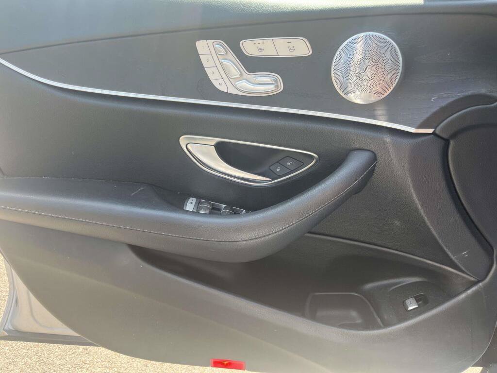 Used 2019 Mercedes-Benz E 300 4MATIC image 28
