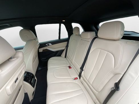 Used 2022 BMW X5 xDrive40i w/ Parking Assistance Package image 13