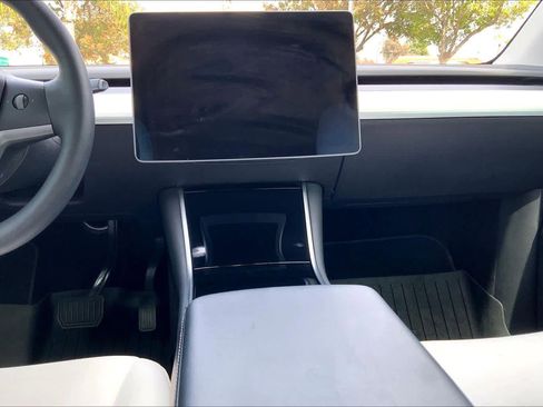 Used 2021 Tesla Model Y Long Range image 32