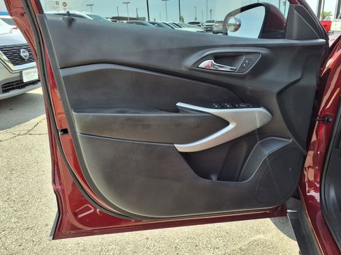 Used 2024 Chevrolet Trax LS w/ LS Convenience Package FWD image 17
