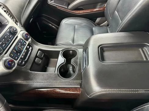 Used 2019 GMC Yukon XL SLE image 28