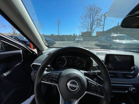 Used 2025 Nissan Altima 2.5 SR image 38