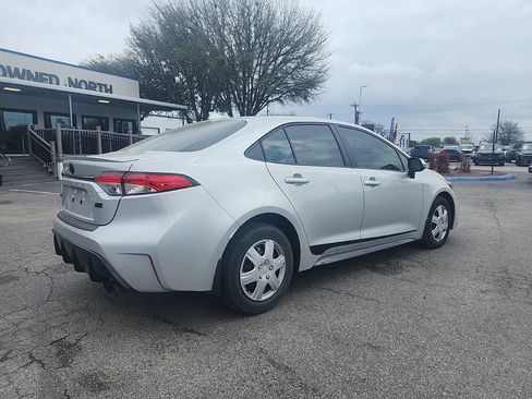 Used 2024 Toyota Corolla SE image 3