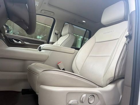 Used 2023 GMC Yukon Denali AWD/4WD image 6