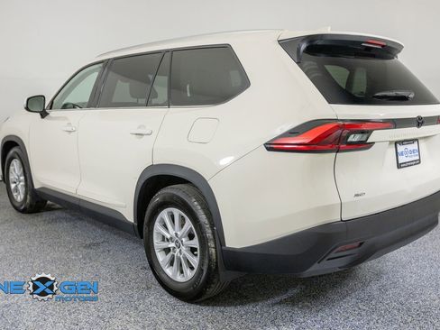 Used 2024 Toyota Grand Highlander AWD image 5