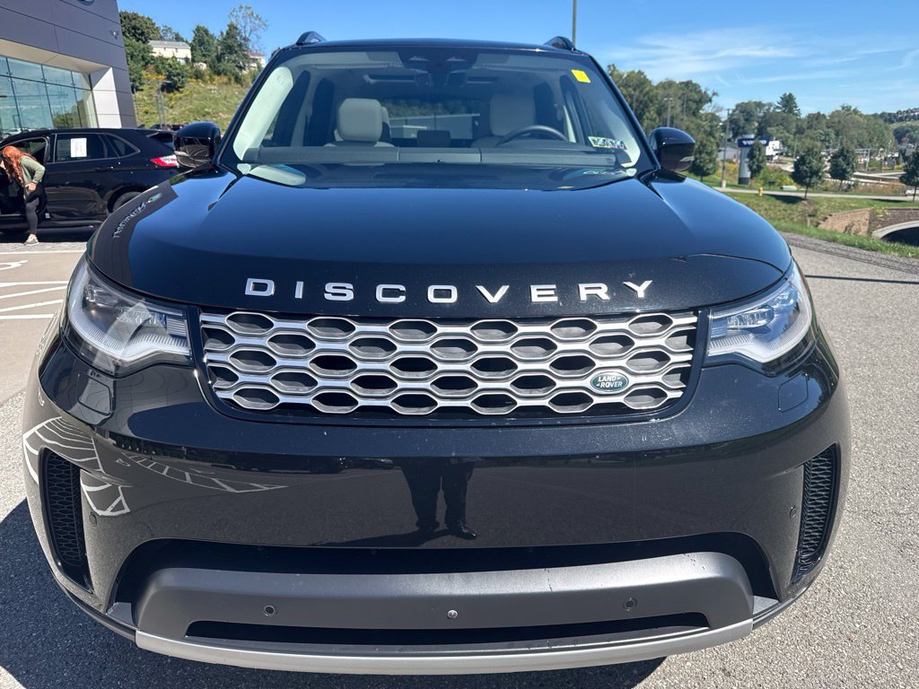 Certified 2025 Land Rover Discovery S AWD/4WD image 2