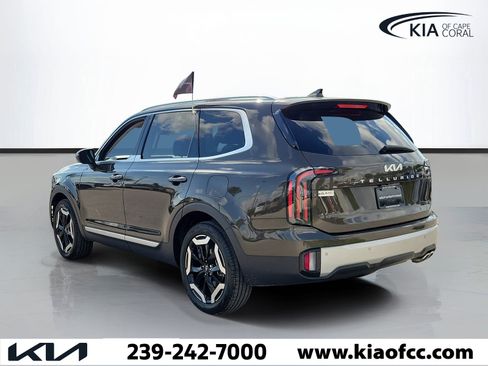 Certified 2024 Kia Telluride EX w/ EX Captain's Chair Package FWD image 4