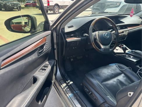 Used 2015 Lexus ES 350 w/ Luxury Package FWD image 7