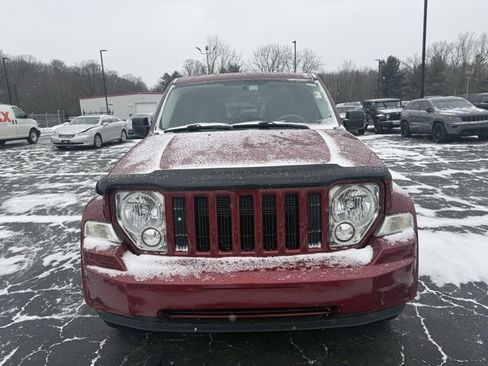 Used 2012 Jeep Liberty Sport image 2