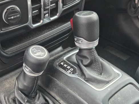 Used 2022 Jeep Gladiator Sport AWD/4WD image 12