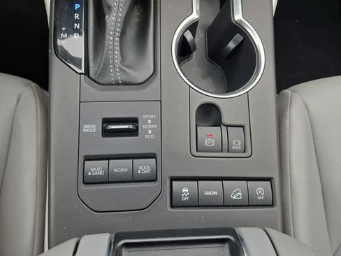 Used 2022 Toyota Highlander XLE AWD/4WD image 28