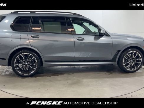 Used 2023 BMW X7 xDrive40i w/ M Sport Package image 9