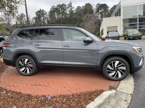New 2026 Volkswagen Atlas SE FWD image 4