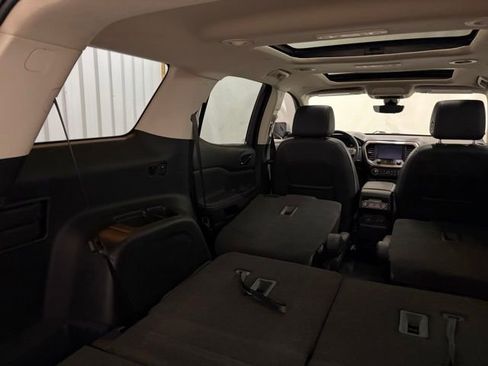 Used 2023 GMC Acadia Denali w/ Denali Ultimate Package AWD/4WD image 17