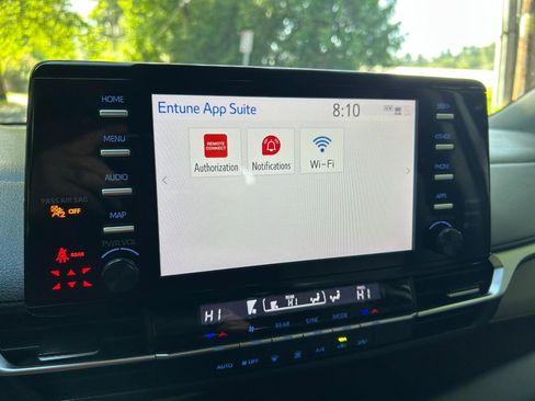 Used 2021 Toyota Sienna LE AWD/4WD image 18